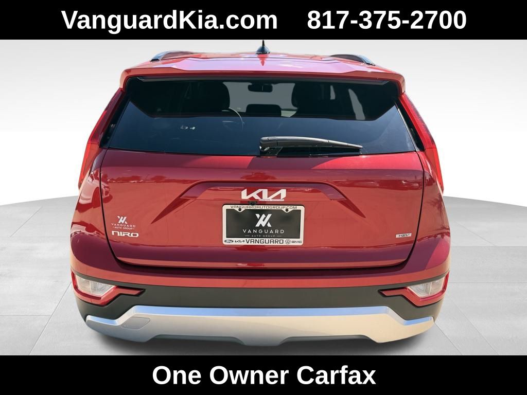 2024 Kia Niro LX photo 2