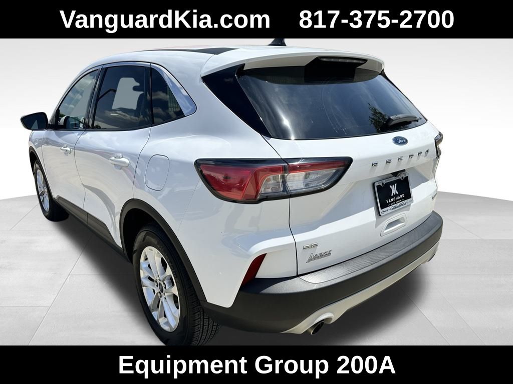 2020 Ford Escape SE photo 2