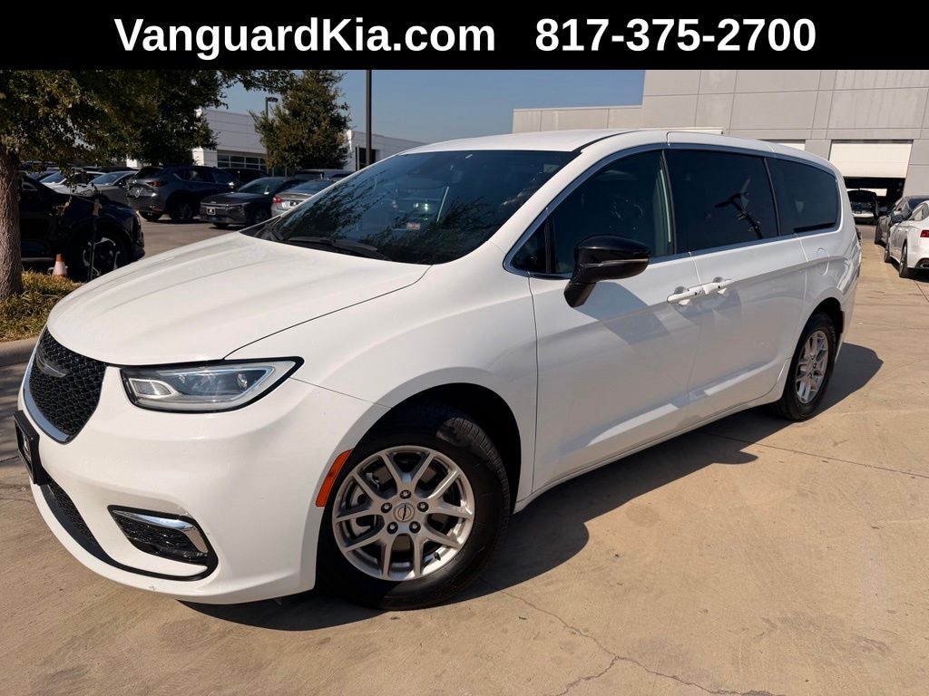 Used 2025 Chrysler Pacifica Select Minivan/Van