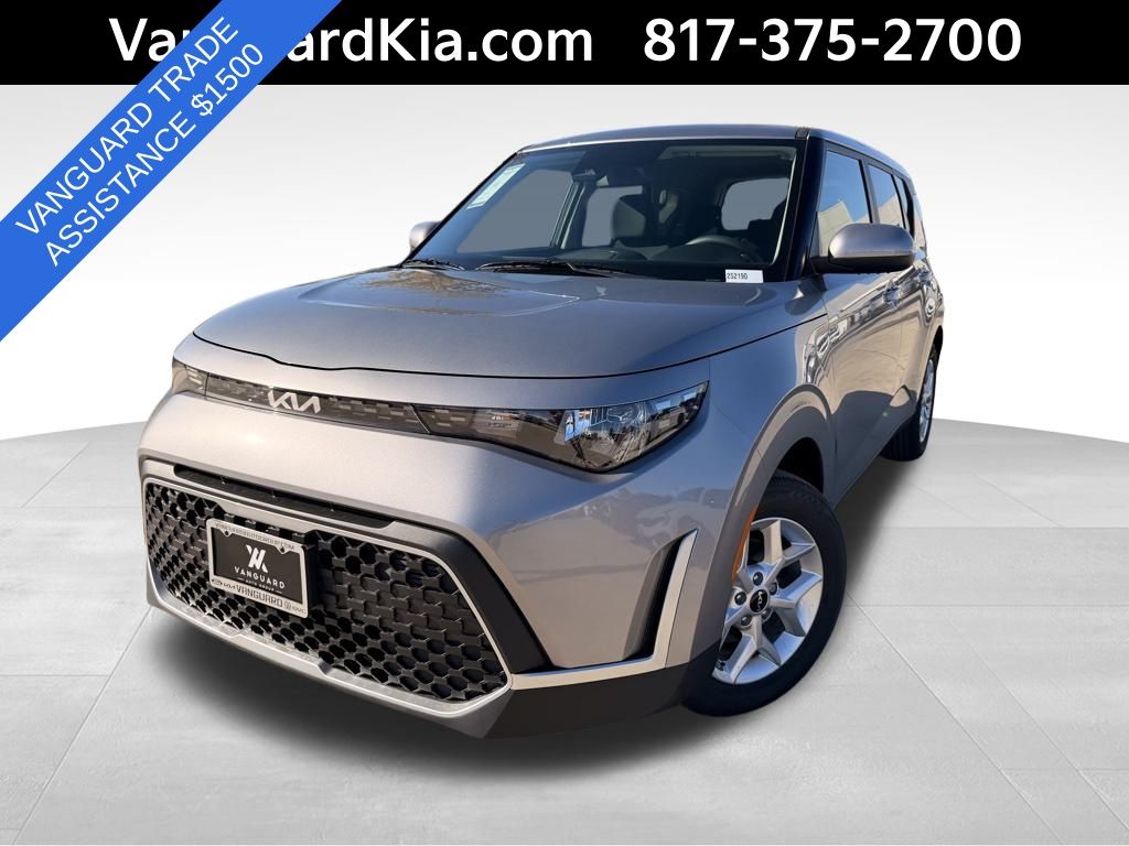2025 Kia Soul LX's photo