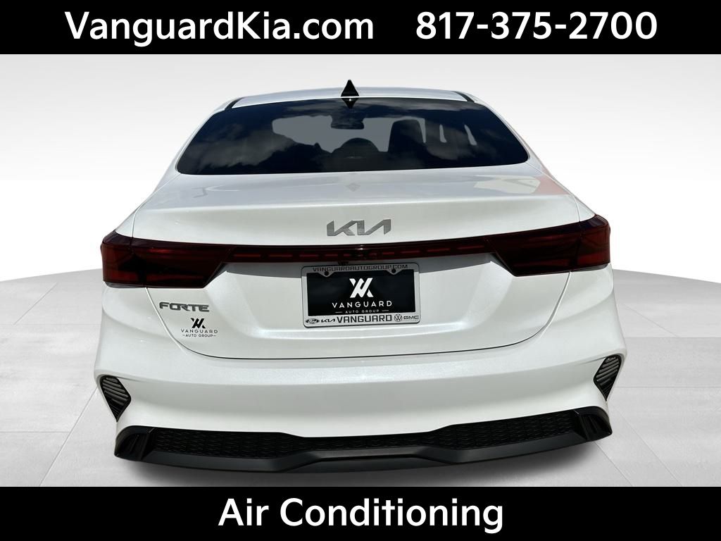 2023 Kia Forte LXS photo 3