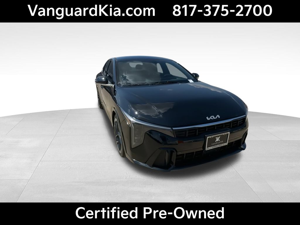 2025 Kia K4 GT-Line photo 3