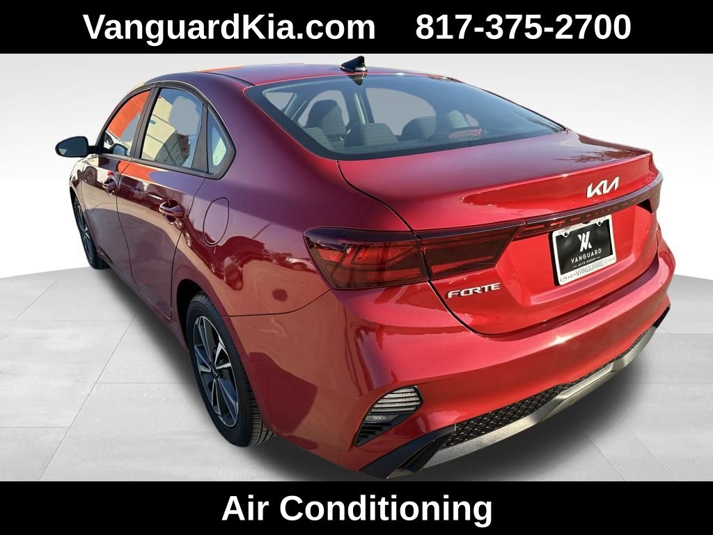 2024 Kia Forte LXS photo 2