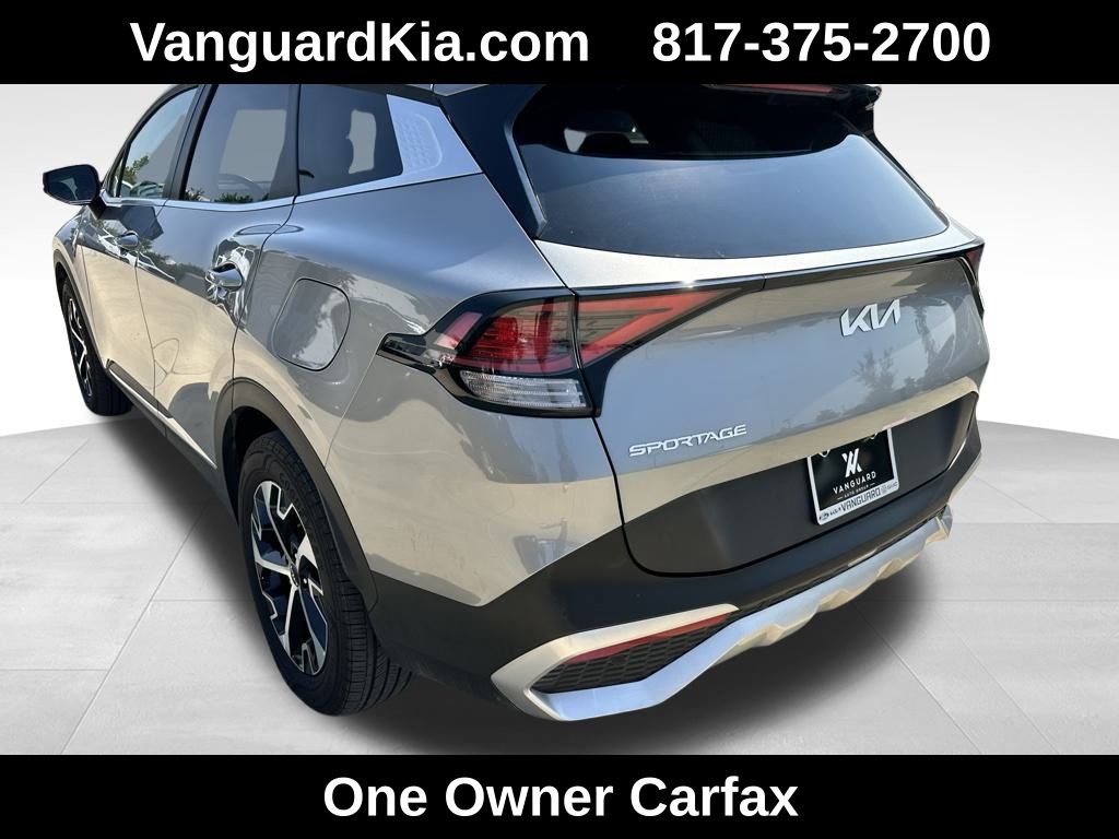 2024 Kia Sportage EX photo 2