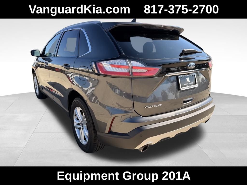 2020 Ford Edge SEL photo 2