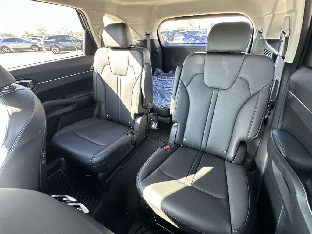 2025 Kia Sorento EX - Photo 26