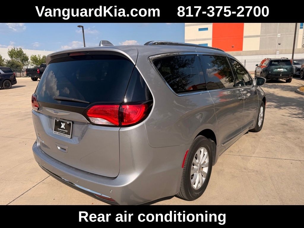 Used 2019 Chrysler Pacifica Touring L Minivan/Van