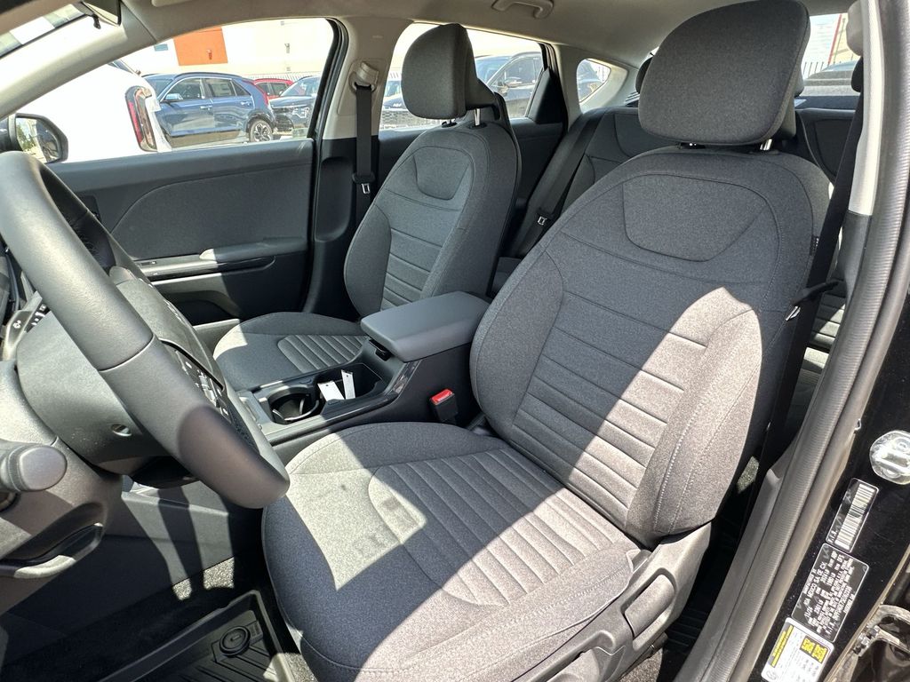 2025 Kia K4 EX - Photo 14