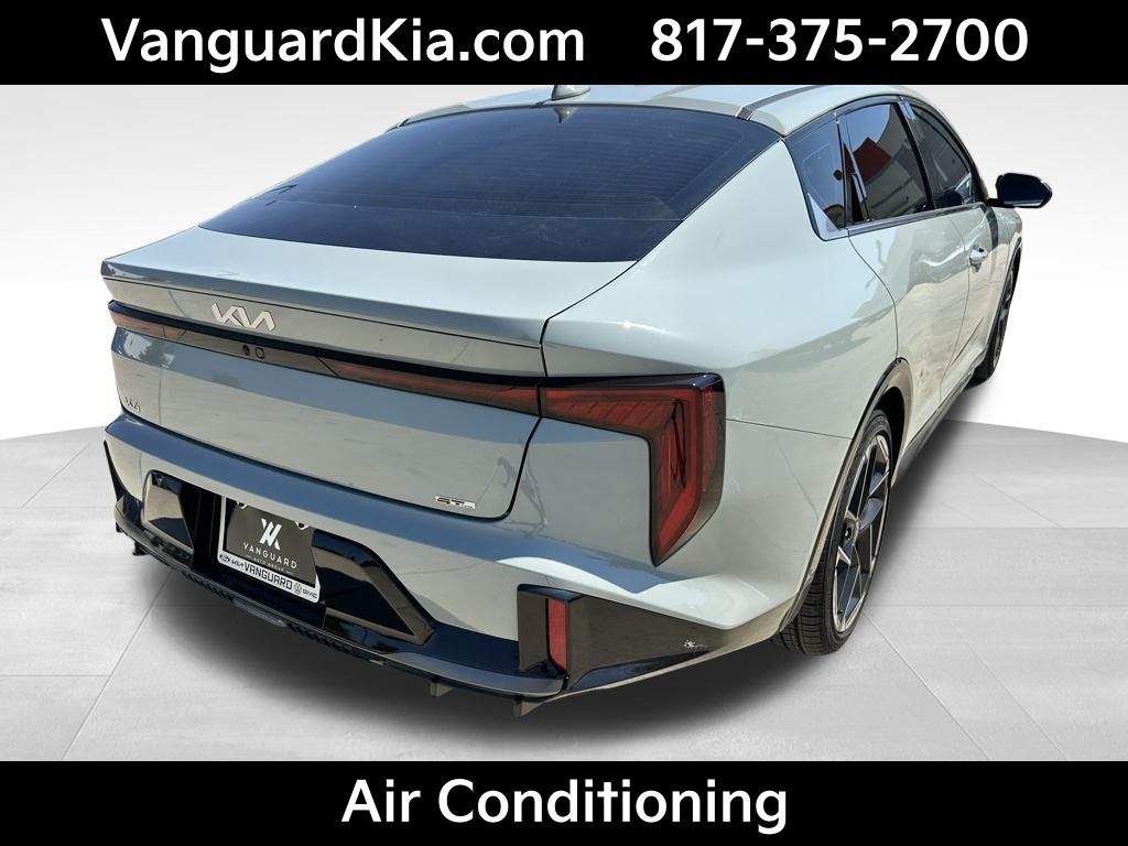 2025 Kia K4 GT-Line photo 4