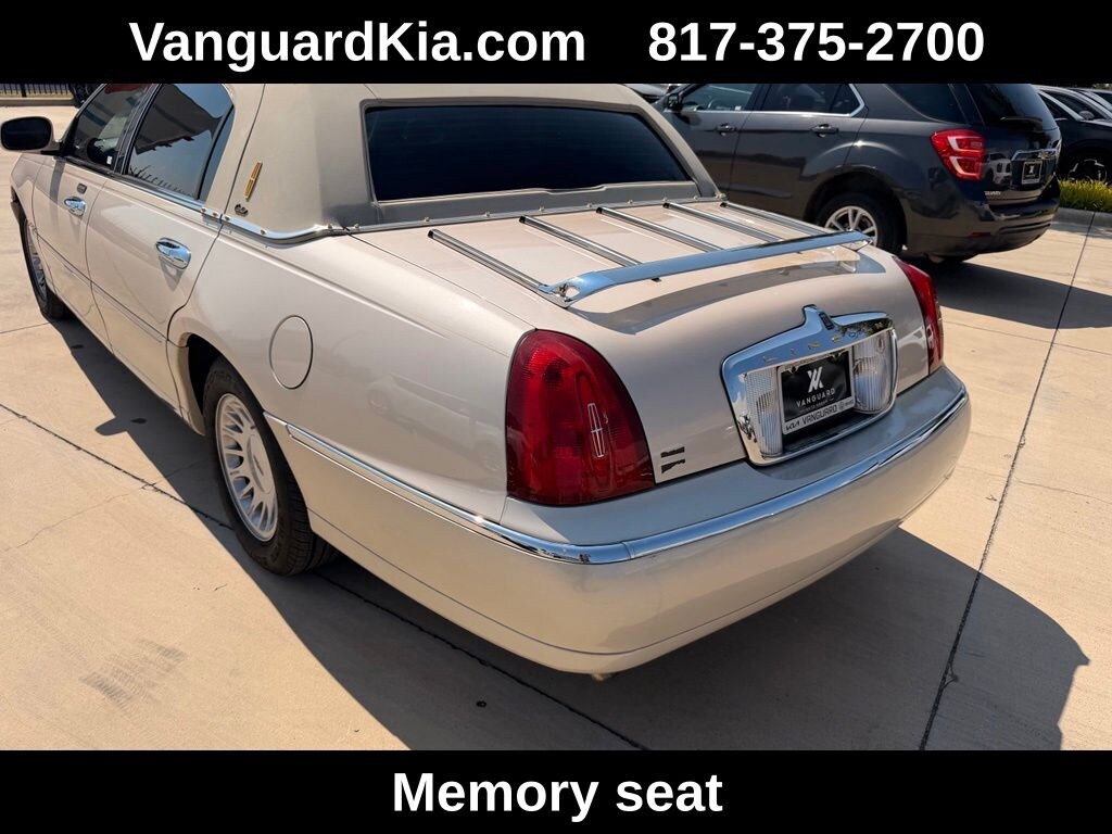 Used 2001 Lincoln Town Car Cartier Sedan