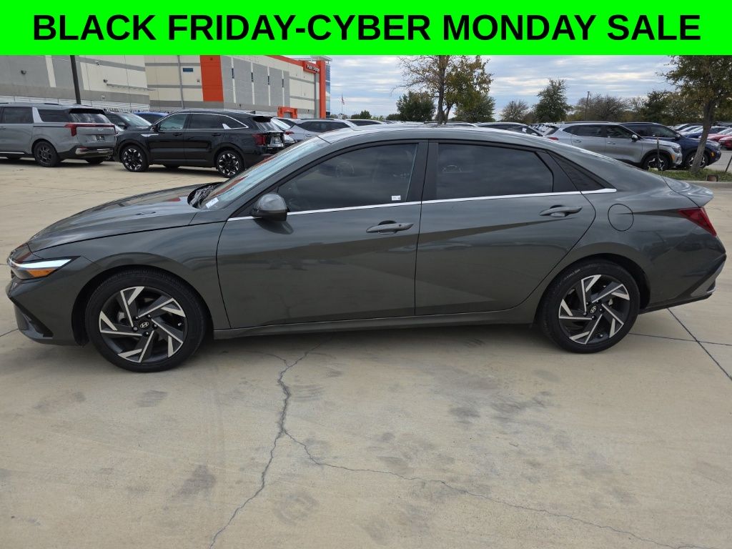 2024 Hyundai Elantra SEL Convenience photo 2