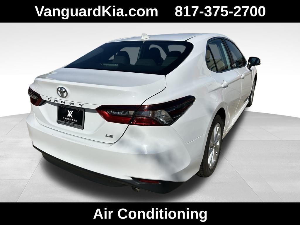 2022 Toyota Camry LE photo 4