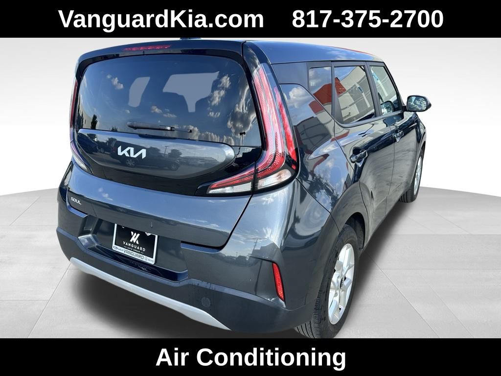 2023 Kia Soul LX photo 4