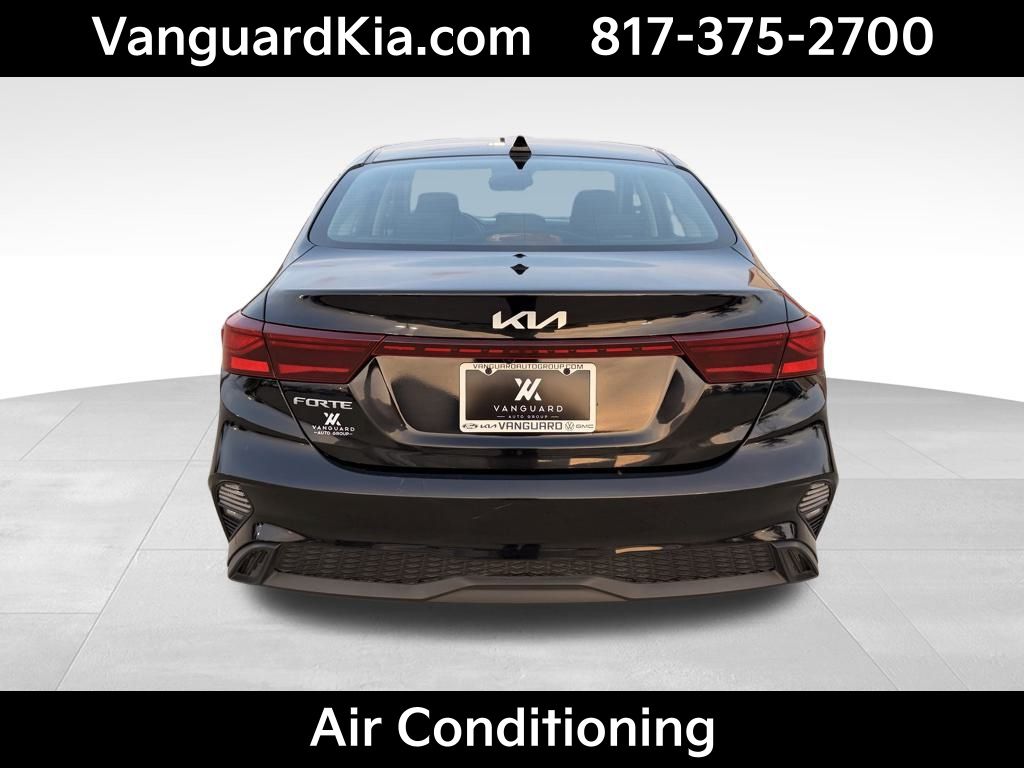 2024 Kia Forte LXS photo 3