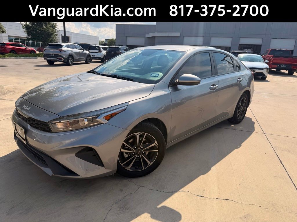 2024 Kia Forte LXS AT's photo