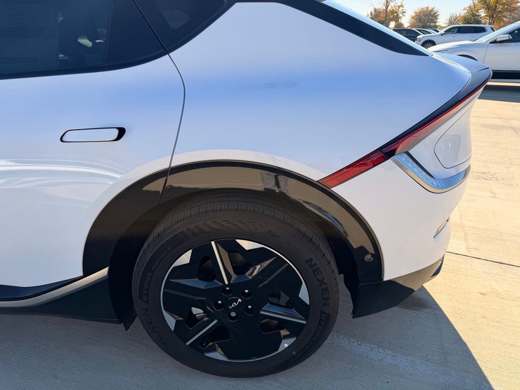 2025 Kia EV6 Wind - Photo 9
