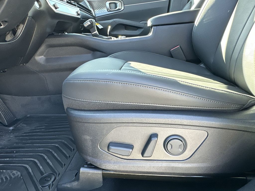 2025 Kia Sorento EX - Photo 15
