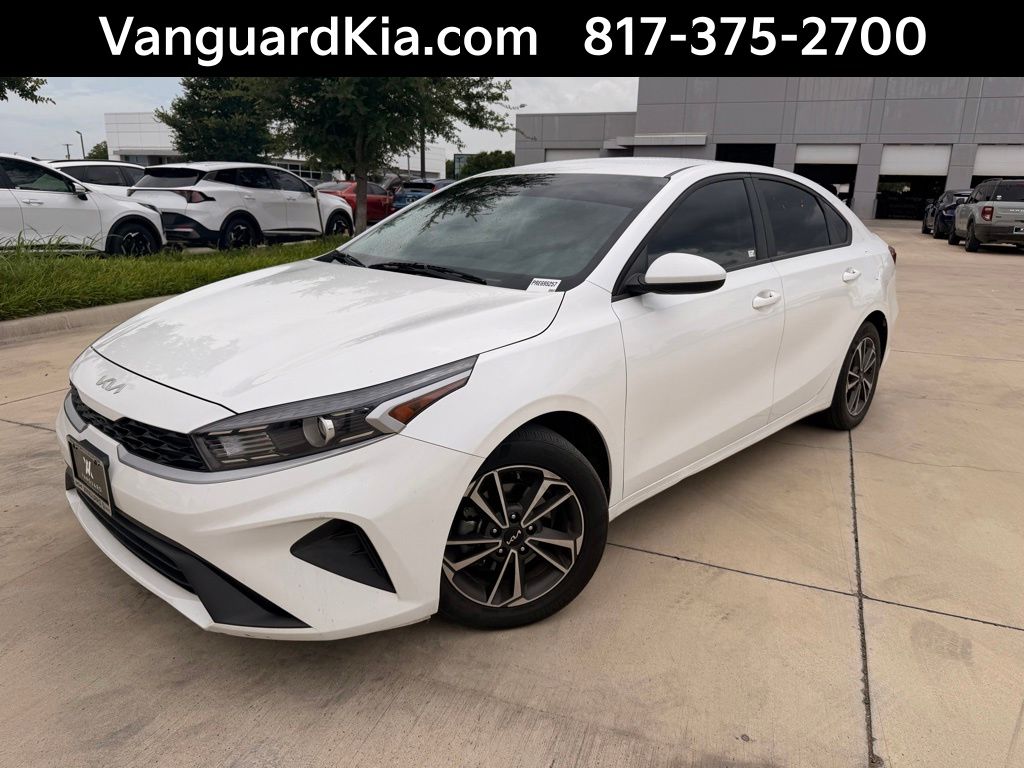2024 Kia Forte LXS AT's photo