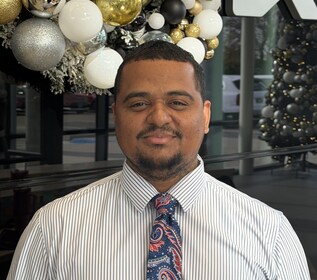 Staff member Andrew Brannan from ID_7da04007184b