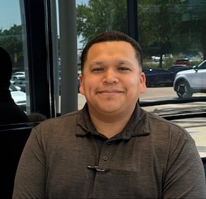 Staff member Luis Rodriguez from ID_7da04007184b
