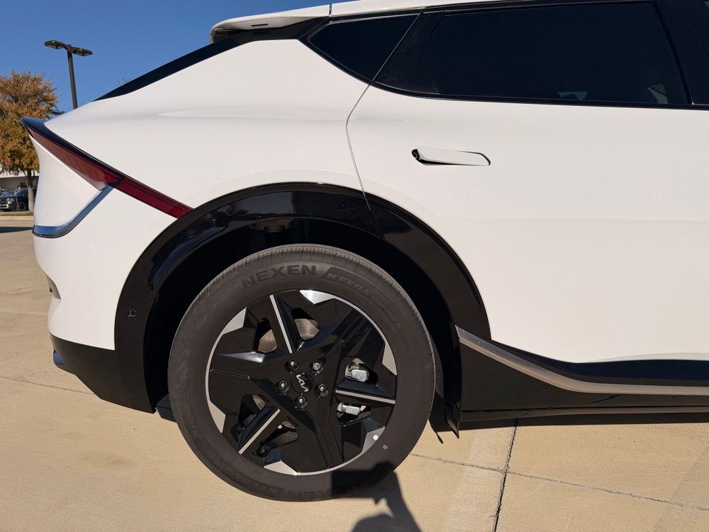 2025 Kia EV6 Wind - Photo 10