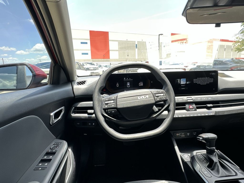 2025 Kia K4 LXS - Photo 12