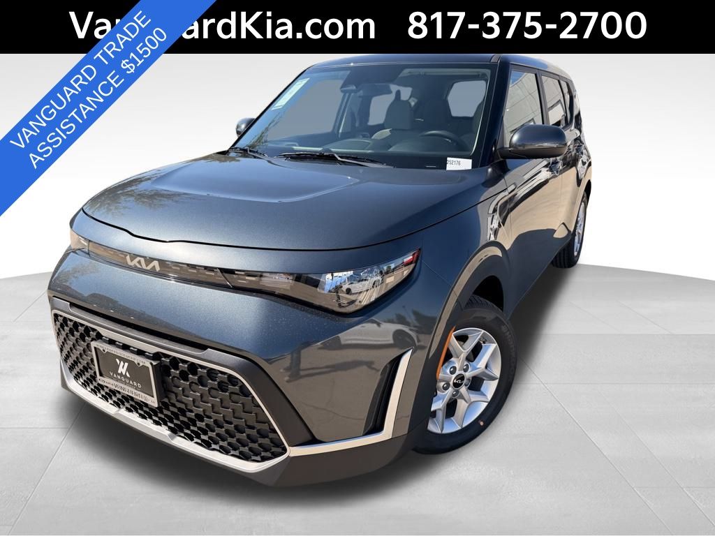 2025 Kia Soul LX's photo