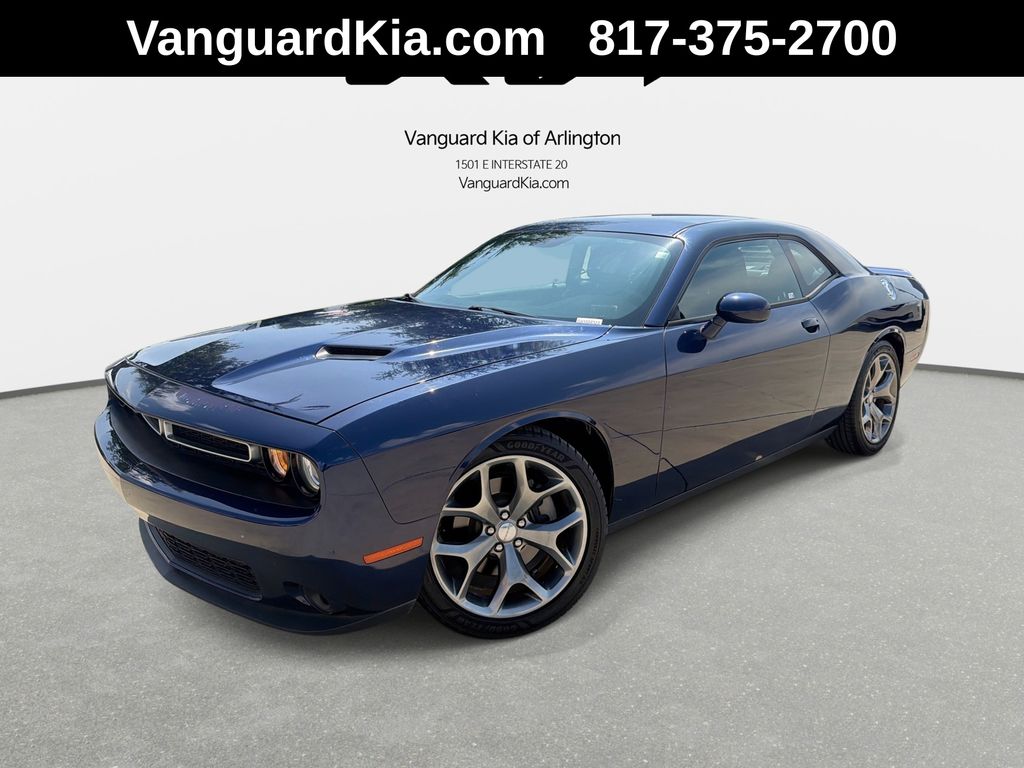 2016 Dodge Challenger SXT's photo
