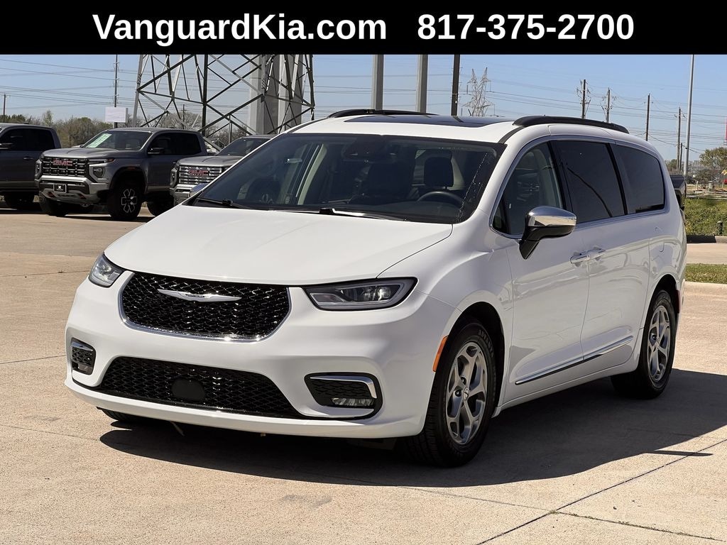Used 2023 Chrysler Pacifica Limited Minivan/Van