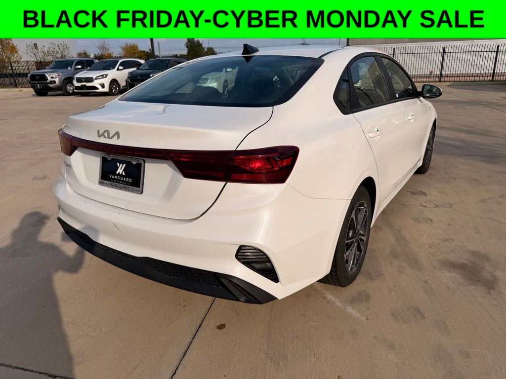 2023 Kia Forte LXS photo 4