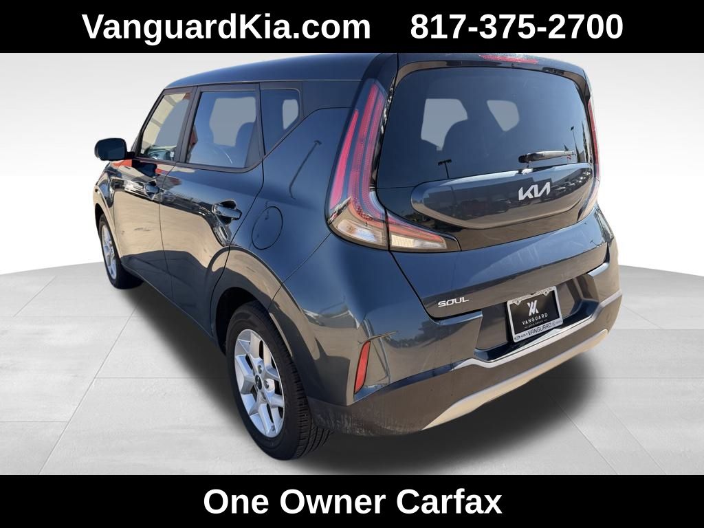 2024 Kia Soul LX photo 2