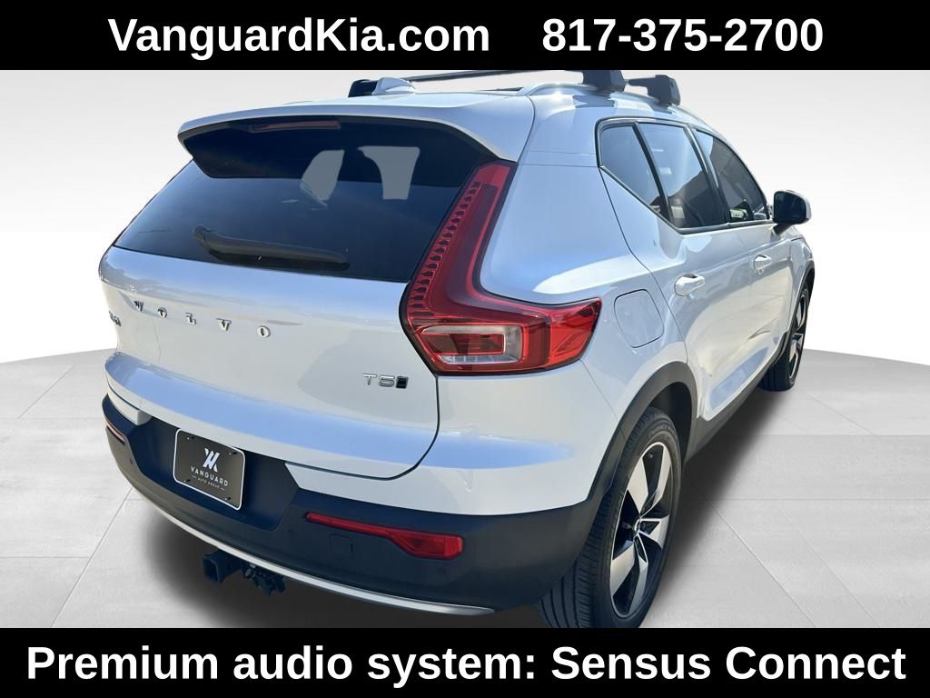 2021 Volvo XC40 Momentum photo 4