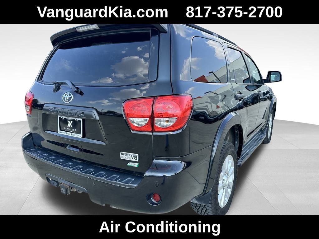2015 Toyota Sequoia Platinum photo 2