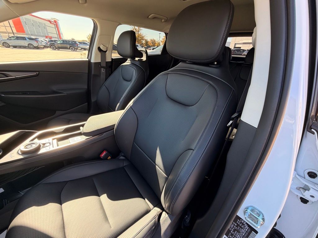 2025 Kia EV6 Wind - Photo 12