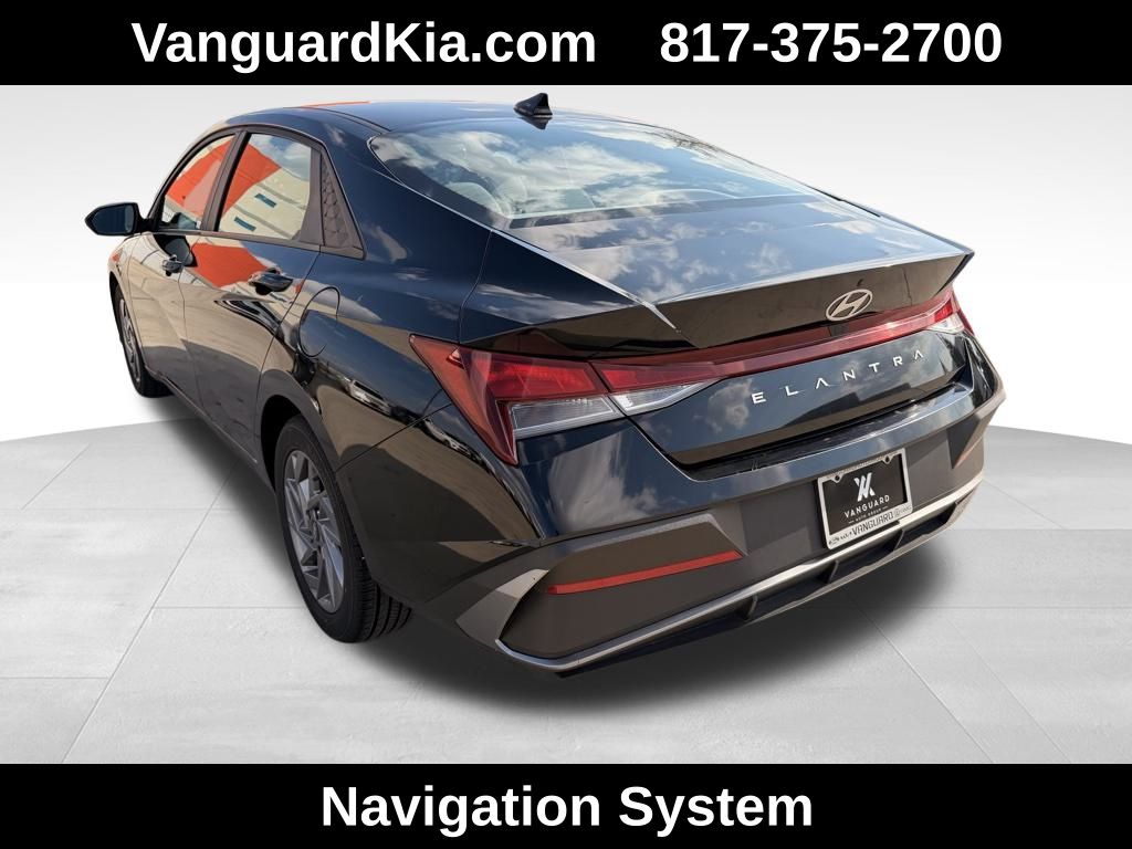 2024 Hyundai Elantra SEL photo 2