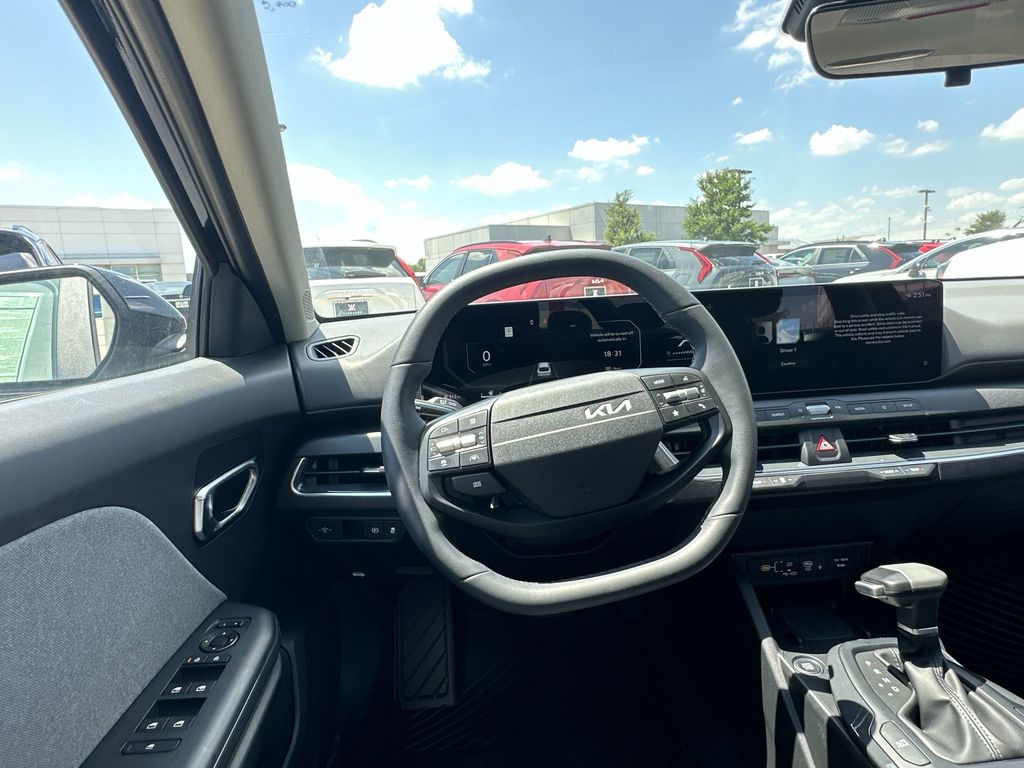 2025 Kia K4 EX - Photo 12