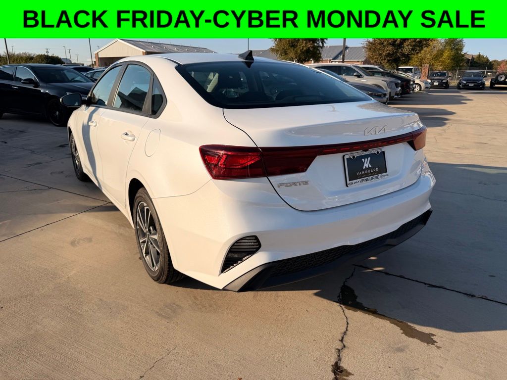 2024 Kia Forte LXS photo 2