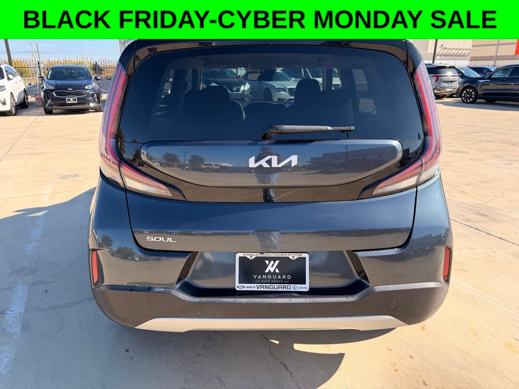 2024 Kia Soul LX photo 2