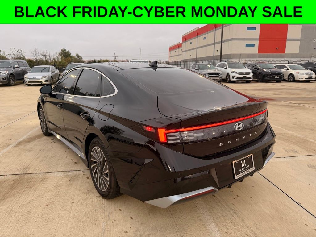 2025 Hyundai Sonata Hybrid Limited photo 2