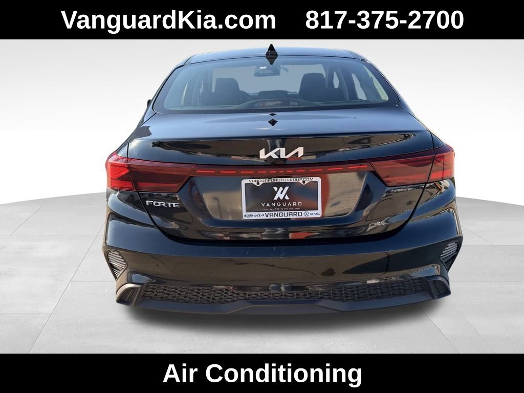 2023 Kia Forte LXS photo 3
