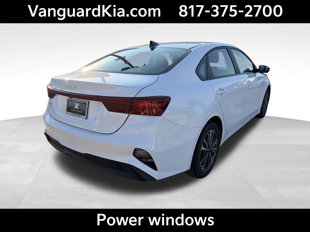 2024 Kia Forte LXS photo 3