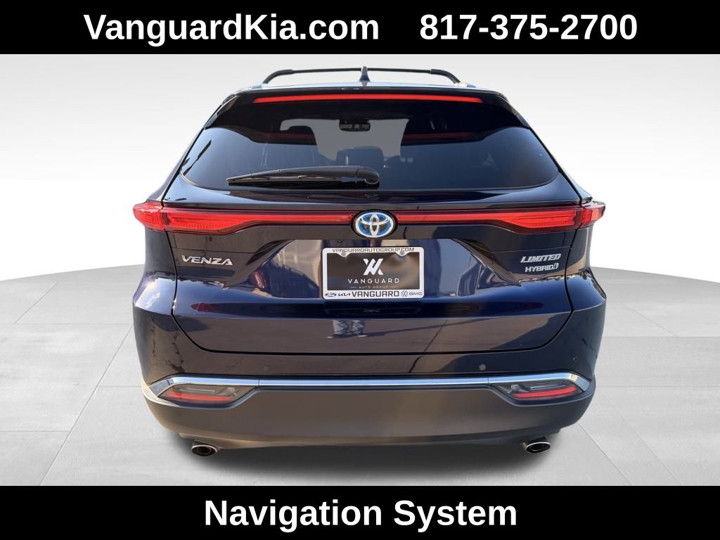 2022 Toyota Venza LE photo 3