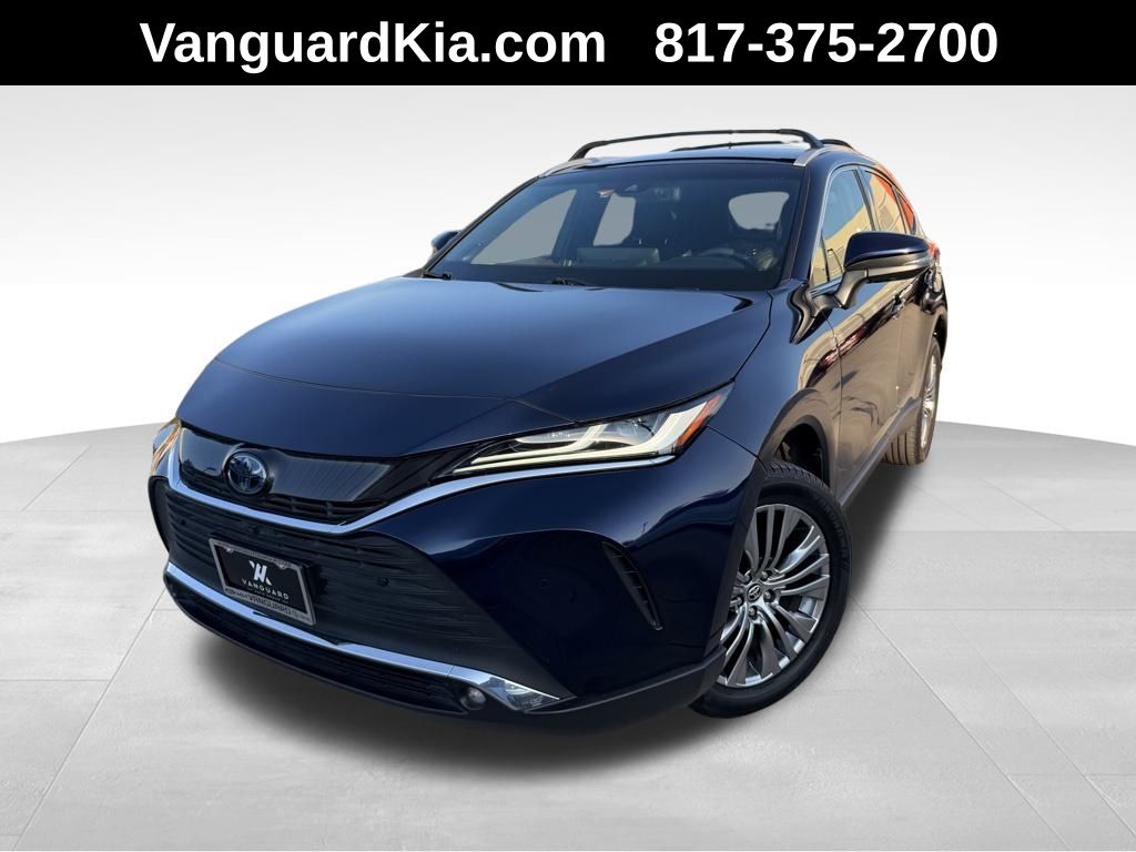 2022 Toyota Venza LE's photo