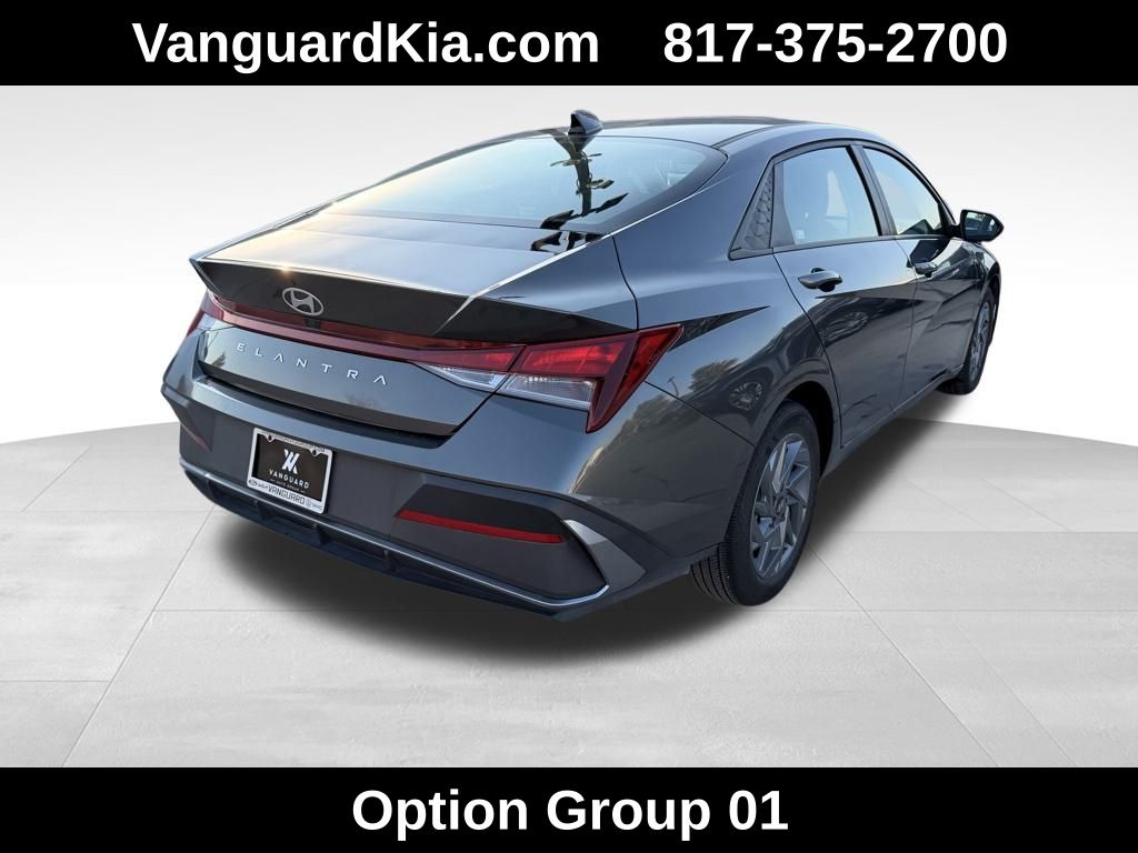 2024 Hyundai Elantra SEL photo 4