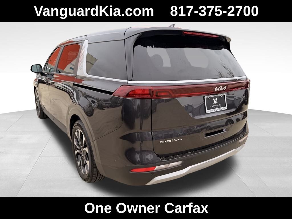 Used 2024 Kia Carnival EX Minivan/Van
