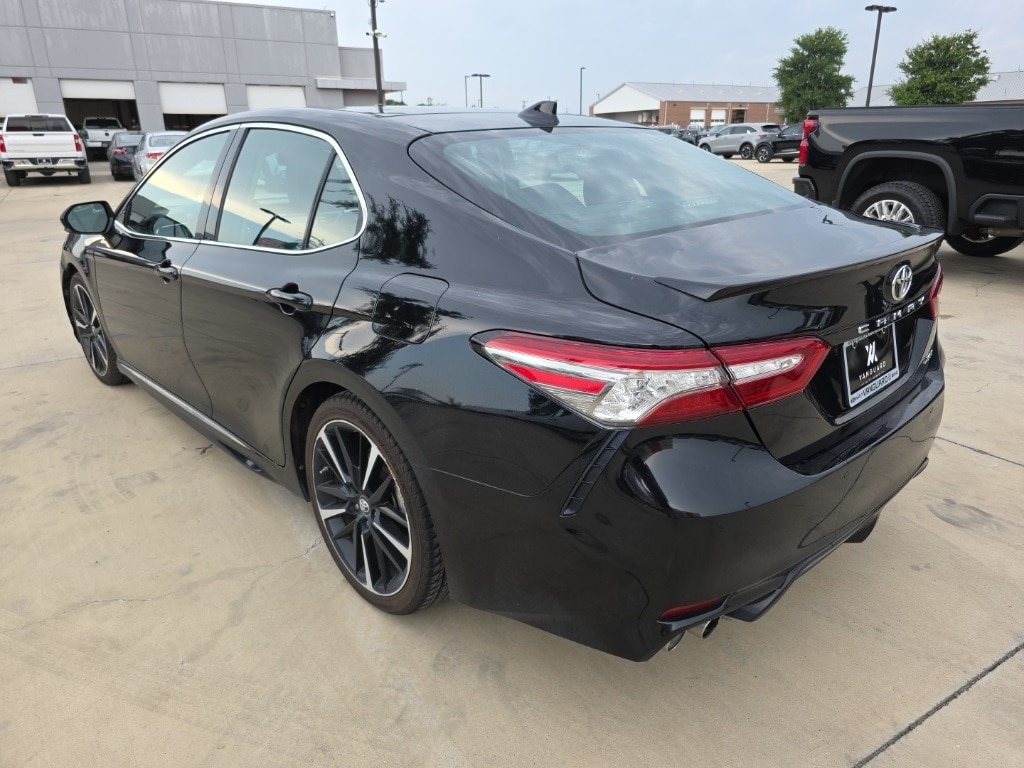 Used 2018 Toyota Camry XSE with VIN 4T1B61HK5JU091808 for sale in Arlington, TX