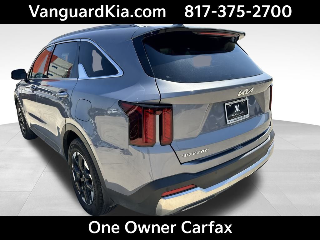 2024 Kia Sorento S photo 2