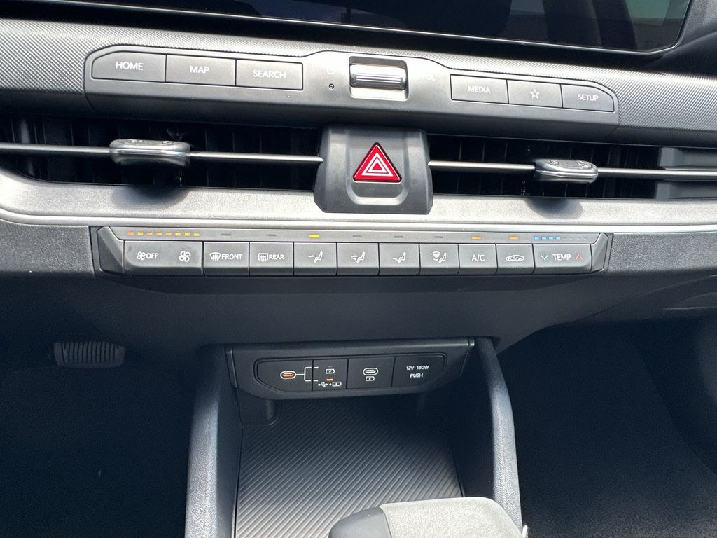 2025 Kia K4 LXS - Photo 17