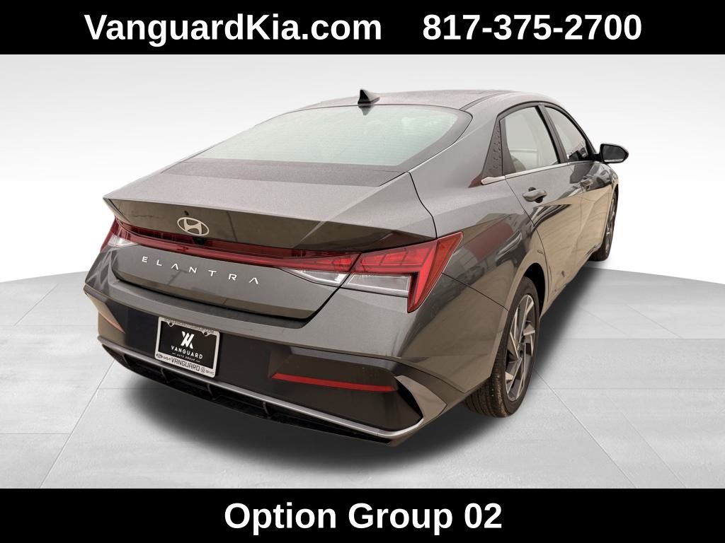 2024 Hyundai Elantra SEL Convenience photo 4