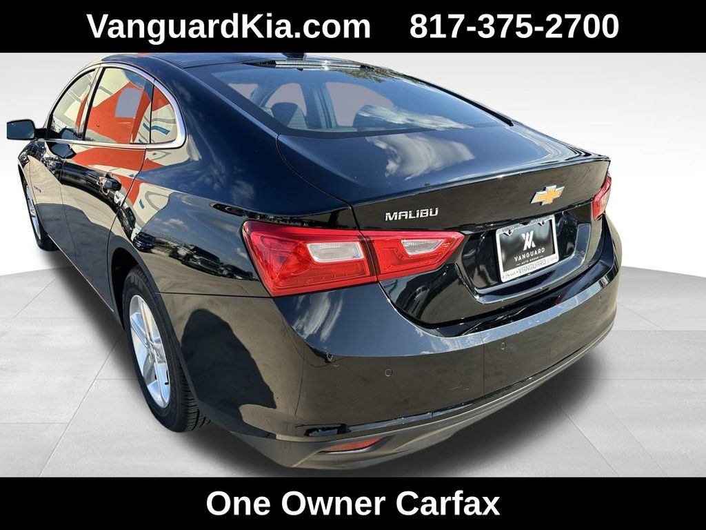 2024 Chevrolet Malibu 1LT photo 2